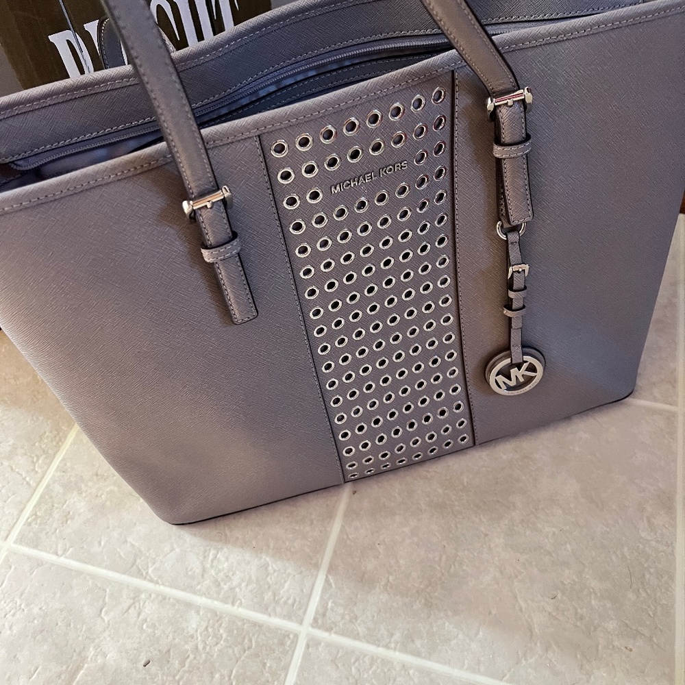 Michael Kors large tote no dust bag included.